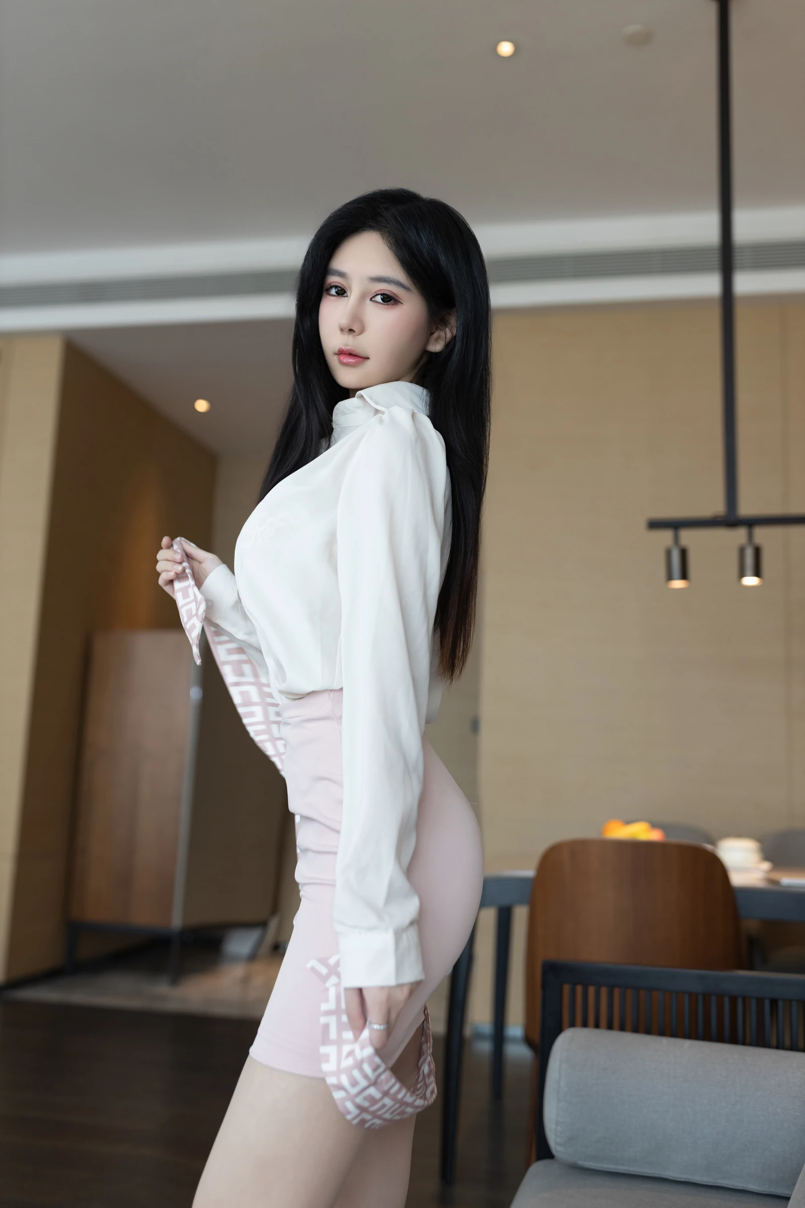 谢小蒽性感OL写真-[100P-1.10GB]-5.webp